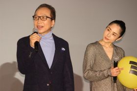 『サバイバルファミリー』で夫婦役を演じた小日向文世と深津絵里