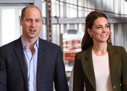 夫妻で観光業支援のため外出公務