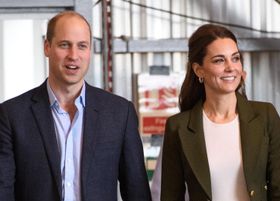 夫妻で観光業支援のため外出公務