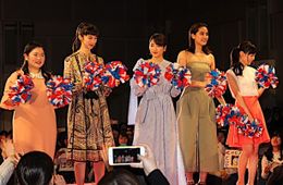 華やかコーデでランウェイを闊歩！