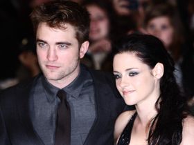 「トワイライト」シリーズを異なる視点で描いた最新刊「Midnight Sun」が大ベストセラーに