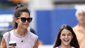 トム・クルーズそっくりの娘のファッションが話題に