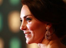 キャサリン妃が英国アカデミー賞授賞式に登場した
