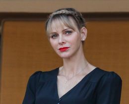 ツール・ド・フランスの開会式に出席したシャルレーヌ公妃の髪型が話題に