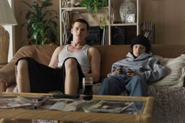 スティーヴィーの兄を、若手演技派ルーカス・ヘッジズが演じる