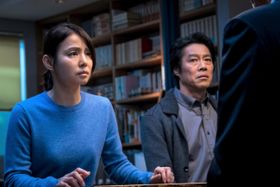 本作が初共演となる堤真一と石田ゆり子が夫婦役に