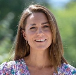 キャサリン妃弟ジェームズの旅行写真に反響