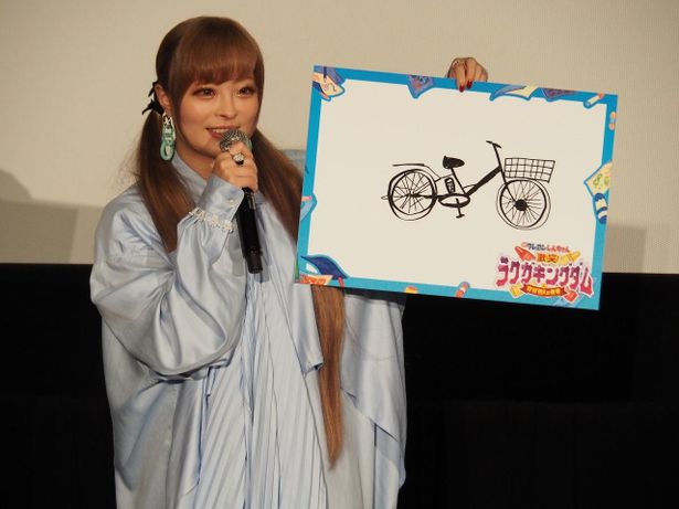 本作のラクガキ応援大使も務めた、きゃりーぱみゅぱみゅ