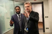 『TENET テネット』のクリストファー・ノーラン監督と、主演のジョン・デヴィッド・ワシントン