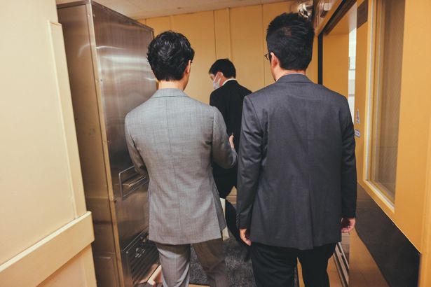 イベント前の妻夫木と中野監督の様子