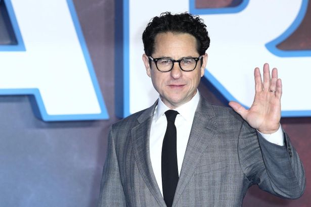 プロデュースを務めるのは「スター・ウォーズ」シリーズのJ.J.エイブラムスと、オリジナル版を手掛けた川村元気