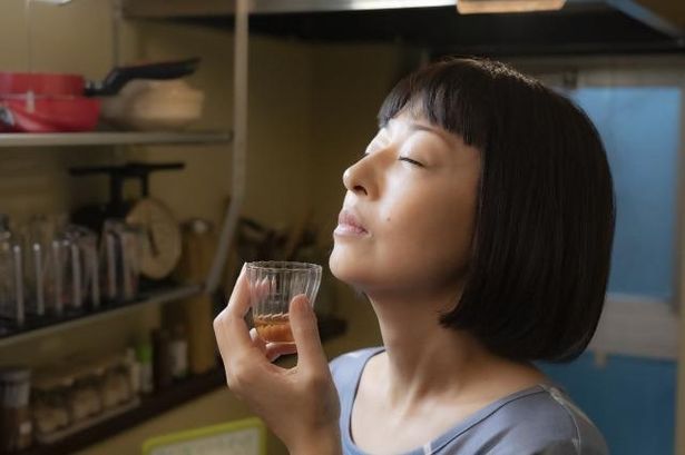 お酒を飲むことが好きな佳子