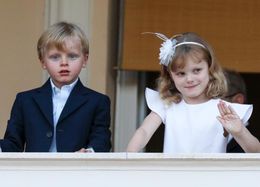 モナコのジャック公子とガブリエラ公女がごみ拾いをお手伝い