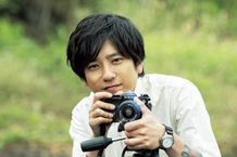 二宮和也が実在の写真家・浅田政志を演じる(『浅田家！』)