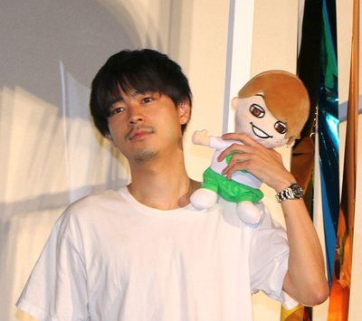 大倉忠義の“ぬいぐるみ”を抱いてステージに！