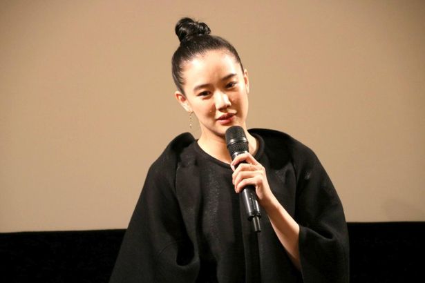 主人公、福原聡子役の蒼井優