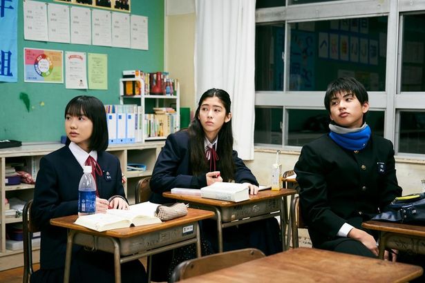 両親を愛する気持ちは変わらないものの、次第にクラスメイトや”他者の目”が気になる年頃
