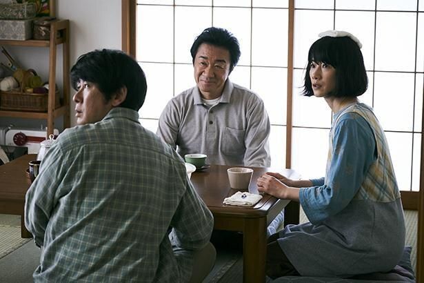 永瀬正敏と原田知世がちひろの両親役を務めた