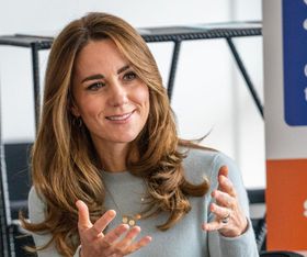 キャサリン妃、ダイアナ妃へオマージュを捧げたファッションが好評