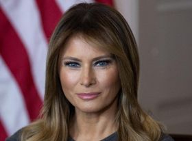 トランプ大統領と対照的にマスクを徹底