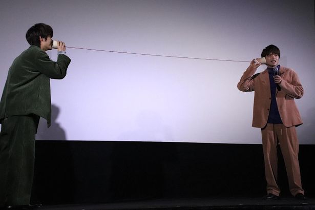 【写真を見る】白洲迅＆楽駆、糸電話で想いを伝え合う！