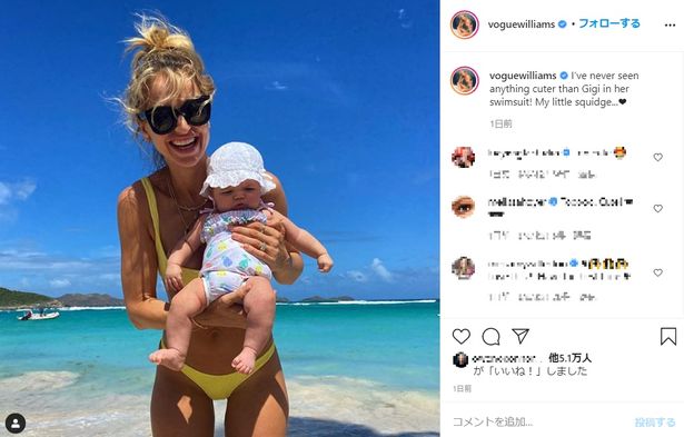 【写真を見る】モデルのヴォーグ・ウィリアムズ、産後3か月で完璧な美ボディ！第2子とビキニ姿でツーショット披露