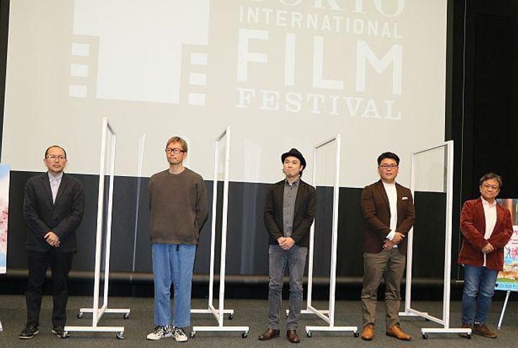 モデレーター・藤津亮太と、ゲストのイシグロキョウヘイ監督(『サイダーのように言葉が湧き上がる』)、タムラコータロー監督(『ジョゼと虎と魚たち』)、村野佑太監督（『ぼくらの7日間戦争』)、佐藤順一監督(『魔女見習いをさがして』)