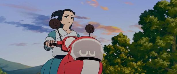 原付バイクで移動するムゲンとシャオヘイ