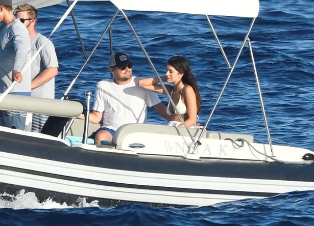 【写真を見る】去年の夏はイタリアでバカンス！ディカプリオ、22歳年下の恋人と順調すぎて…幸せ太り？