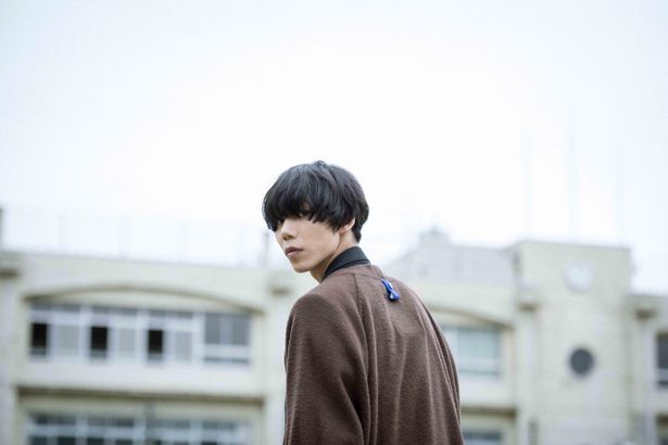 歌詞は、映画の世界観に寄り添い、葛藤の見えるものになっている