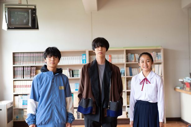 【写真を見る】主題歌を担当するSanoとキャストの寄川歌太、木下渓