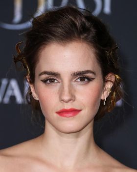 エマ・ワトソン、恋人との姿がパパラッチ！