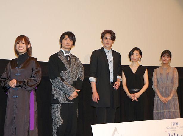 【写真を見る】高橋李依、島﨑信長、宮野真守、坂本真綾、川澄綾が登壇