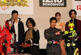 ゲストとセイバーレギュラー陣、ゼロワンレギュラー陣が集結