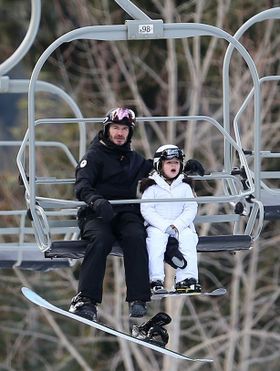 スキー旅行でのデビッドと娘ハーパーの様子がパパラッチされた