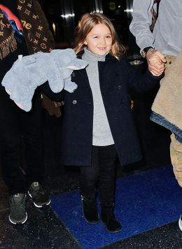 骨折したブルックリンに寄り添うハーパーが話題になっている