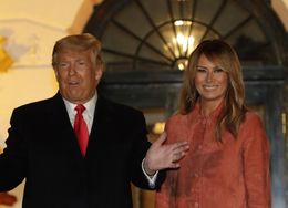 トランプ大統領とメラニア夫人がクリスマス公式写真を公開