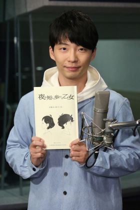 本作の主人公“先輩”を演じる星野源さんのアフレコ風景