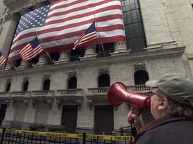 『キャピタリズム マネーは踊る』で、アメリカの資本主義の弱点に斬りこんだ、ドキュメンタリー映画界の革命児マイケル・ムーア