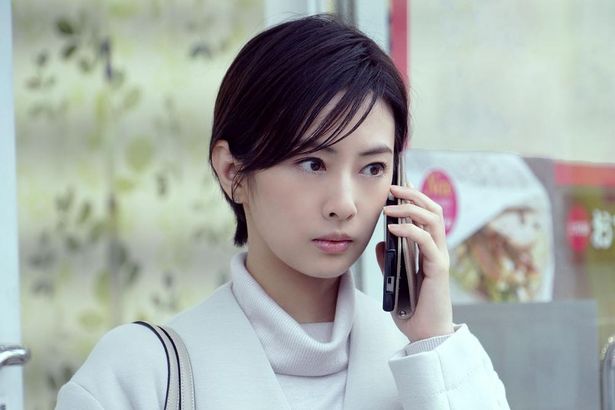 北川景子が演じる真壁由紀は公認心理士として、殺人事件の真相を追うことに