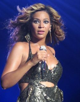 約247万のドレスを着てバスケ観戦したというビヨンセ