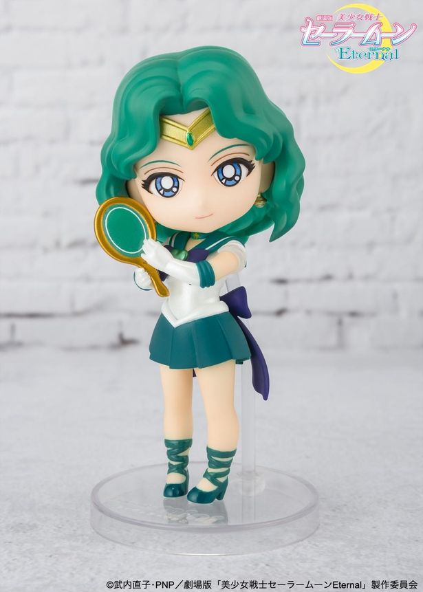 右手にディープ・アクア・ミラーを持ったパーツも付属する(「Figuarts mini スーパーセーラーネプチューン-Eternal edition-」)