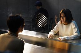 新たに解禁された劇中カット。由紀(北川景子)は環菜(芳根京子)の心を開き、真実にたどり着こうとする