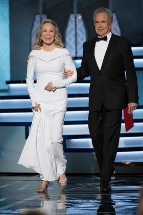 作品賞を『ムーンライト』と誤って発表したフェイ・ダナウェイとウォーレン・ベイティ