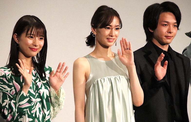 中村倫也、芳根京子の“北川景子愛”を暴露！芳根は中村に対抗心!?『ファーストラヴ』舞台挨拶