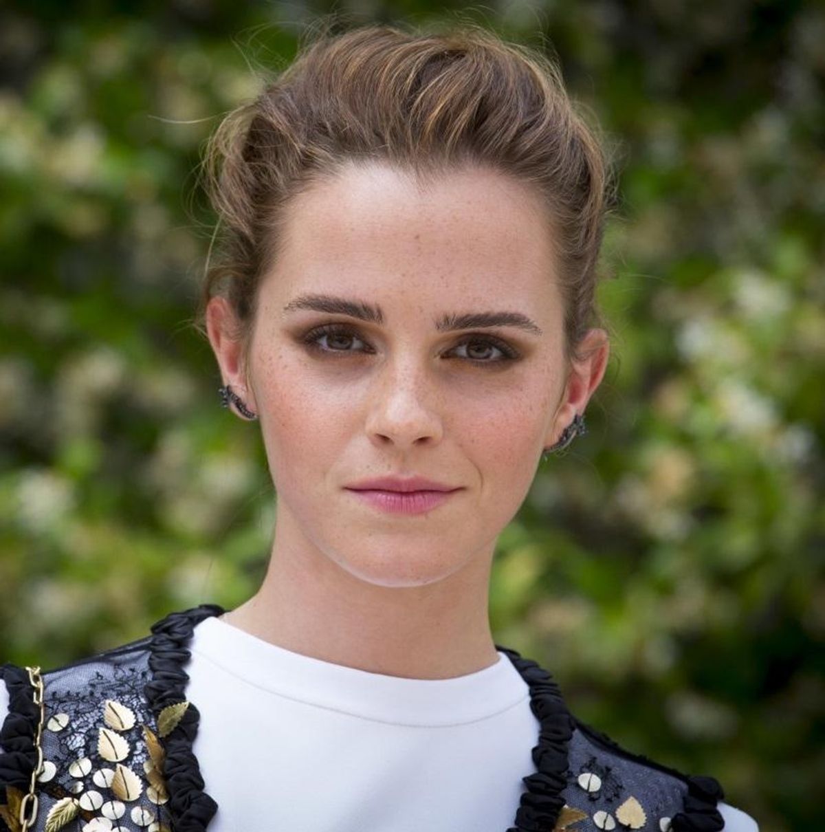 エマ・ワトソン、コロナ禍で恋人とすでに婚約!? 左手に指輪光る｜最新 