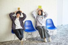 お笑いコンビ、Aマッソの加納愛子と、作家の山内マリコ