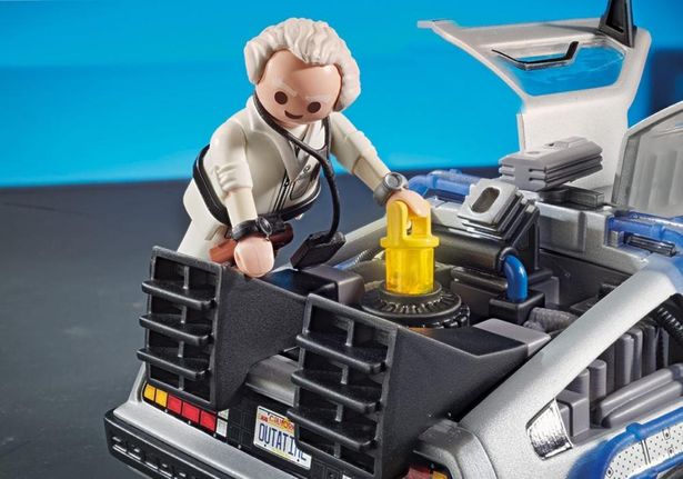 もちろんドクやマーティも付属(「70317『バック・トゥ・ザ・フューチャー』デロリアン」)