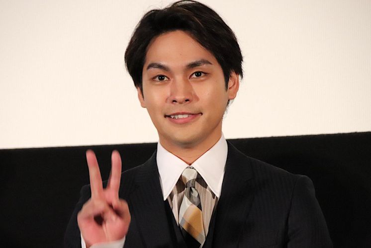 柳楽優弥、モンゴルで本物のオオカミと対峙して「怖かった！」KENTARO監督の柳楽の印象は「70%アニマル」