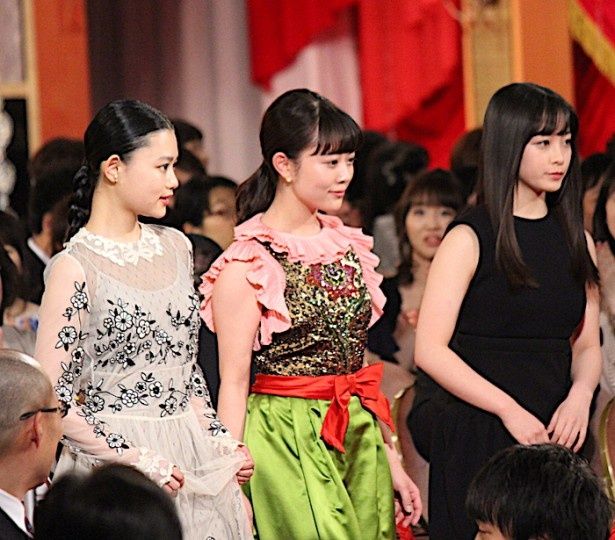 高畑充希のカラフルなドレスも印象的